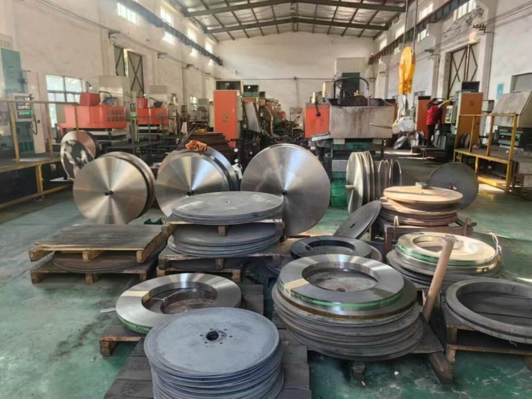 Engineering Precision Cutting Blades for Rotary Cutters